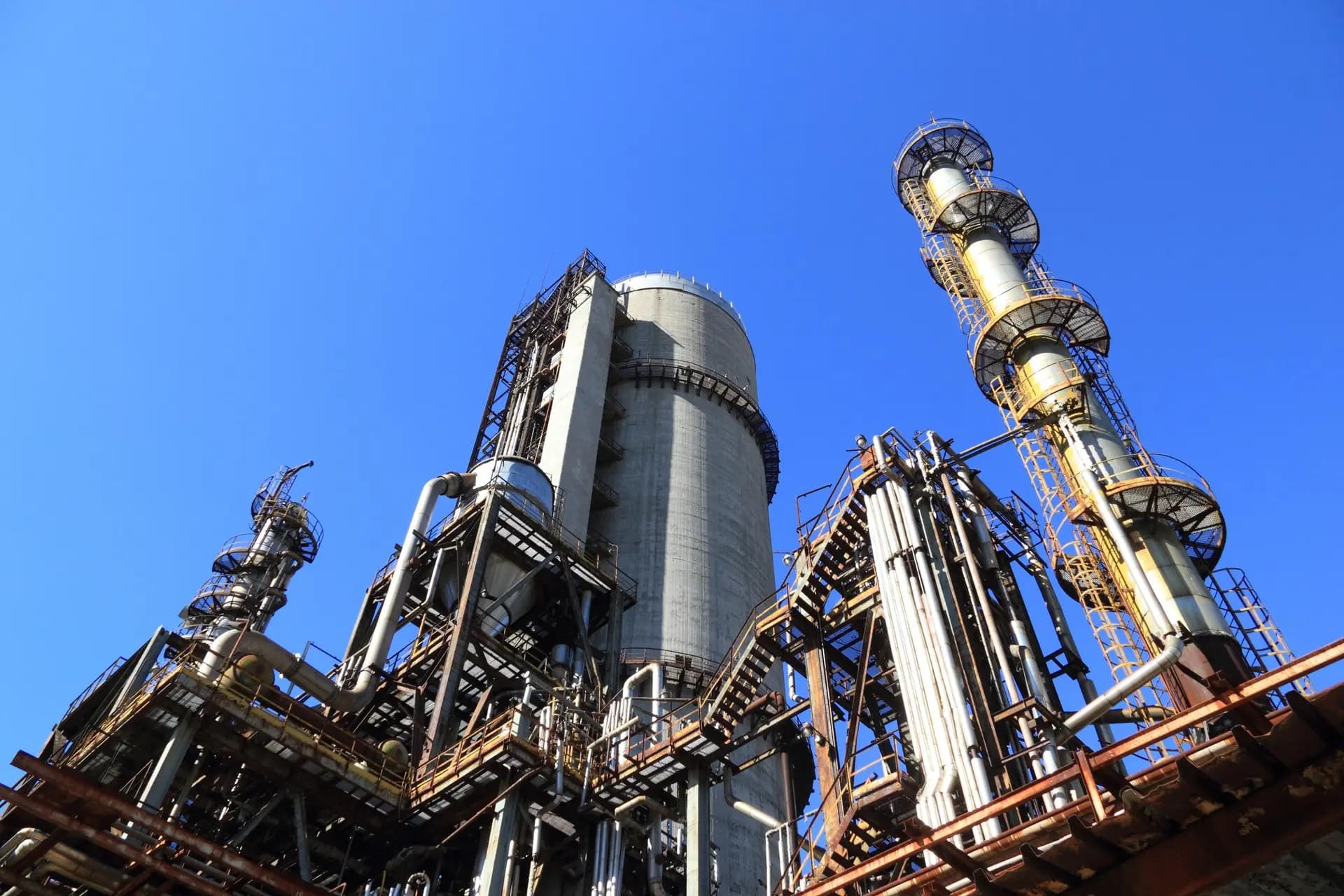 Industrial plant equipment and pipework